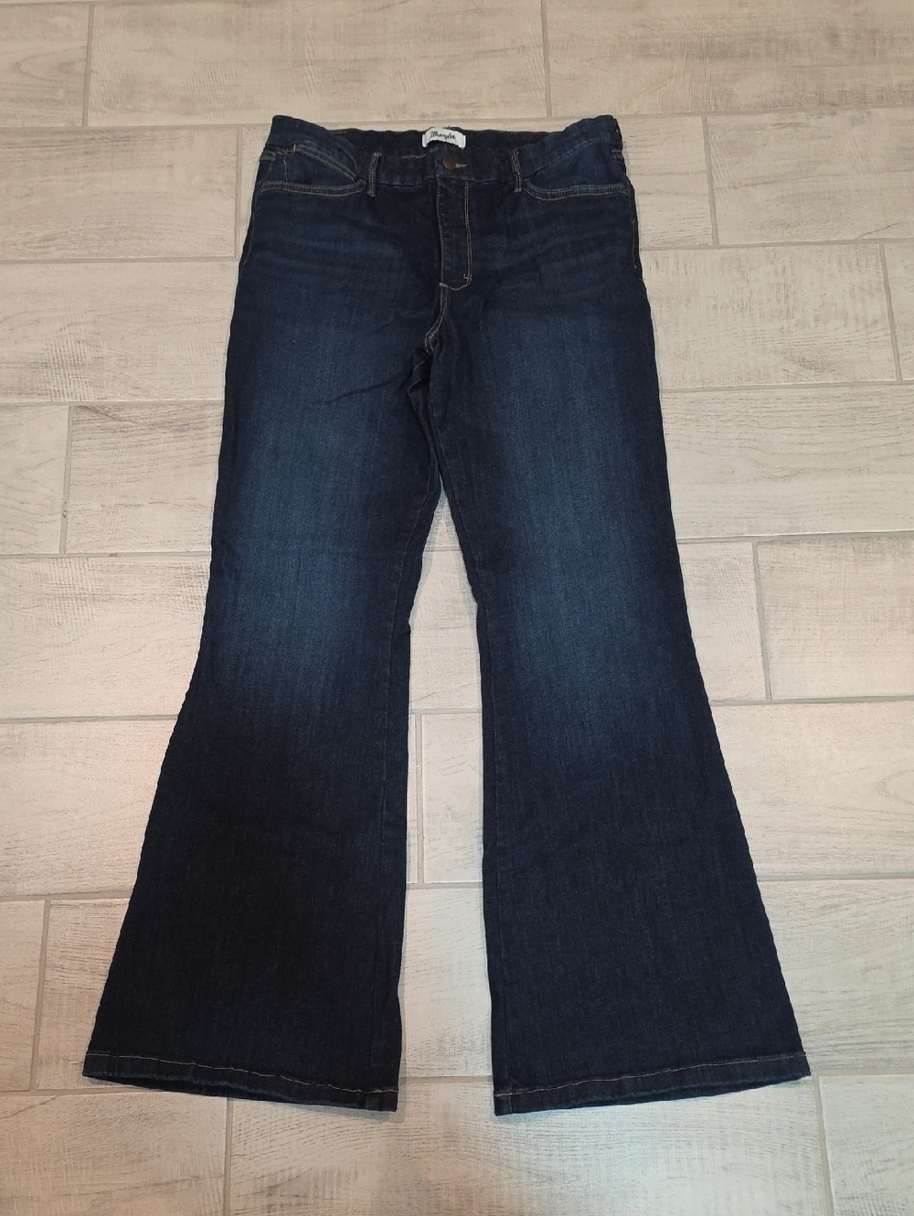 Wrangler Bespoke Flare Women's Size 33x34 Dark Wash Stretch